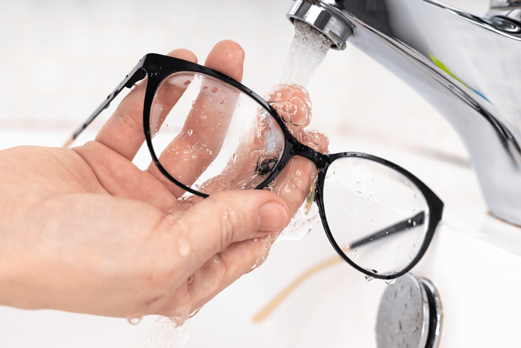 Limpiar las gafas, un autentico coñazo