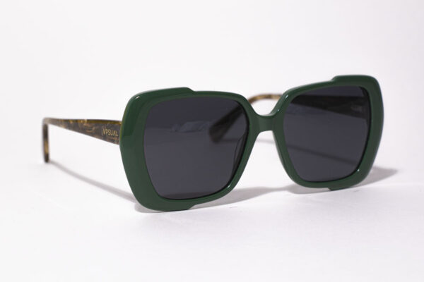 gafas-de-sol-verdes-grandes-mujer