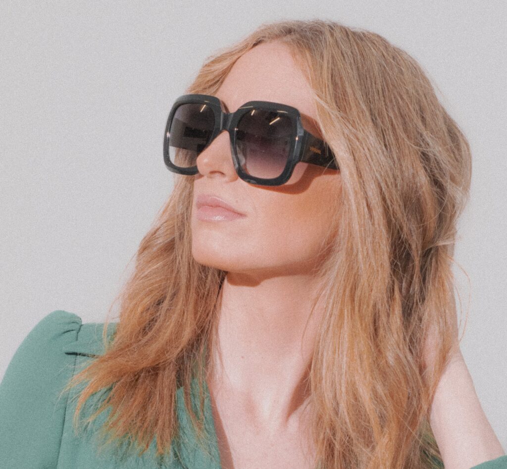 gafa-de-sol-vipsual-polarizada-oversize-varilla-ancha-negra