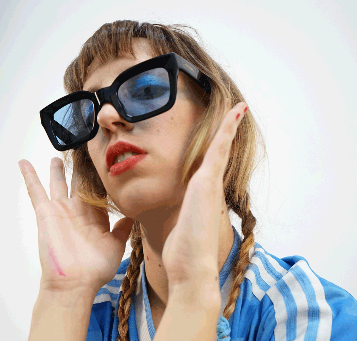 merca-vipsual-polarizada-lente-azul-besos-cuadrada-negra